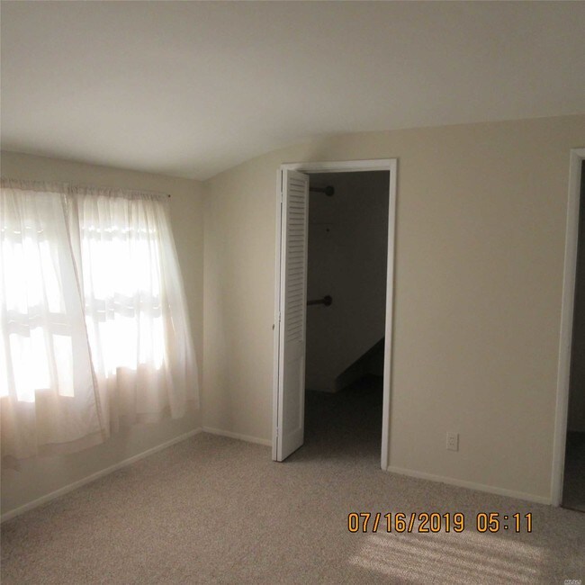 Building Photo - 341 Hillcrest Dr