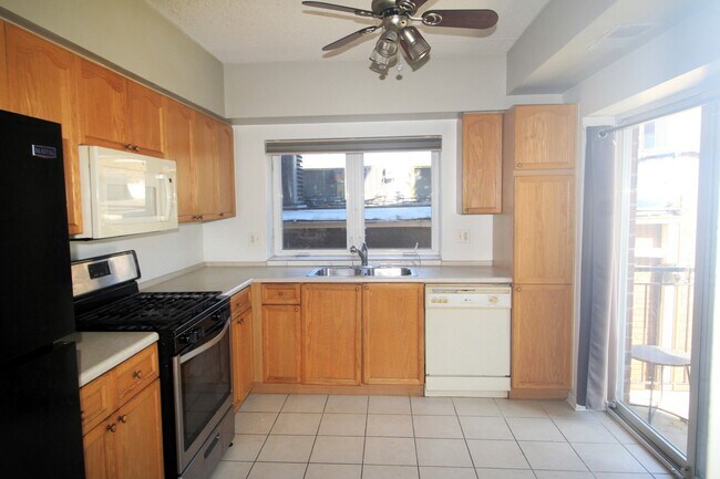 Foto del edificio - 3303 Grove Ave