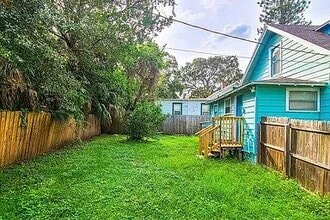 Building Photo - 700 13th Ave S