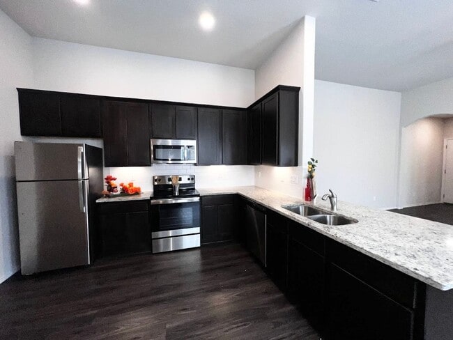 Building Photo - Luxury Duplex | 3 Bed/2 Bath | 1-Story | Covered Deck | Near Randolph AFB & Ft Sam