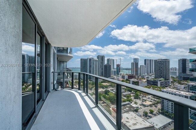 Foto del edificio - 121 NE 34th St