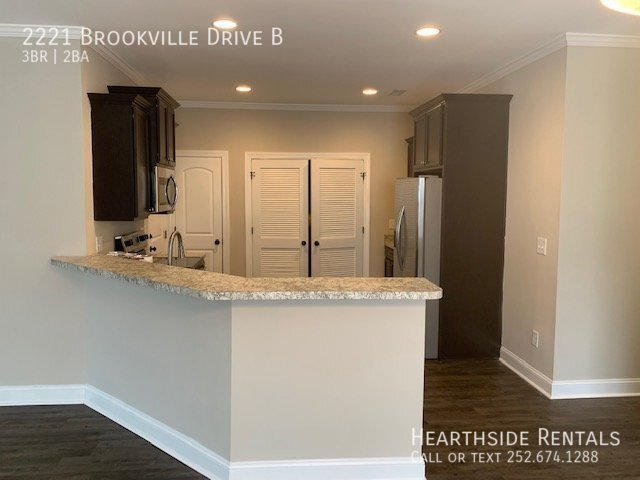 Building Photo - 3 Bed 2 Bath Townhouse in Cobblestone