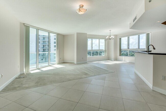 Building Photo - 241 Riverside Dr