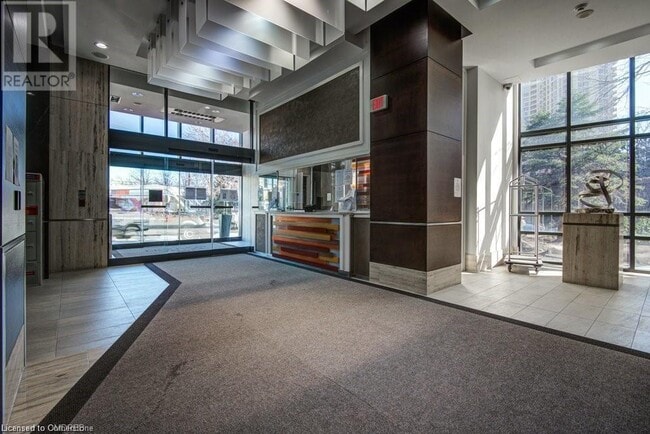 Building Photo - 330 Burnhamthorpe Rd W