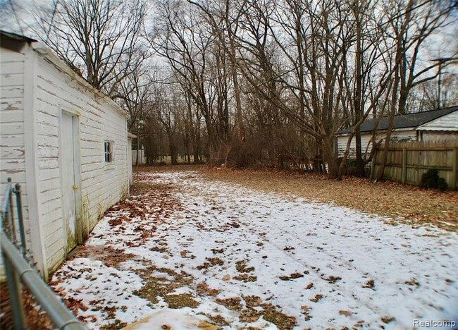Building Photo - 2099 Van Courtland Ave