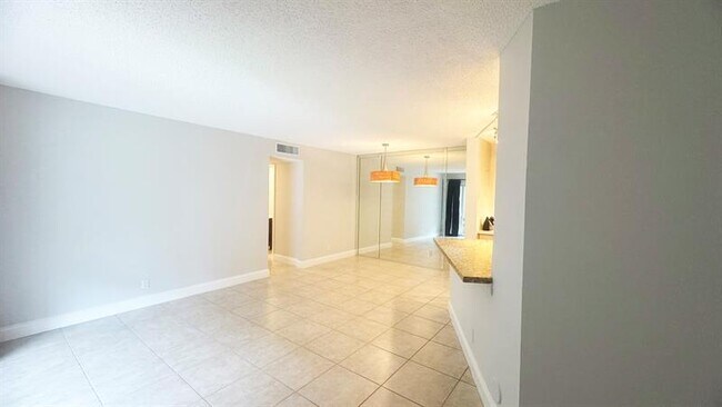 Foto del edificio - 7547 S Oriole Blvd