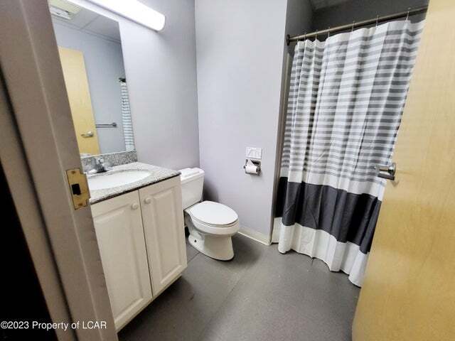 Building Photo - 17 W Ross St