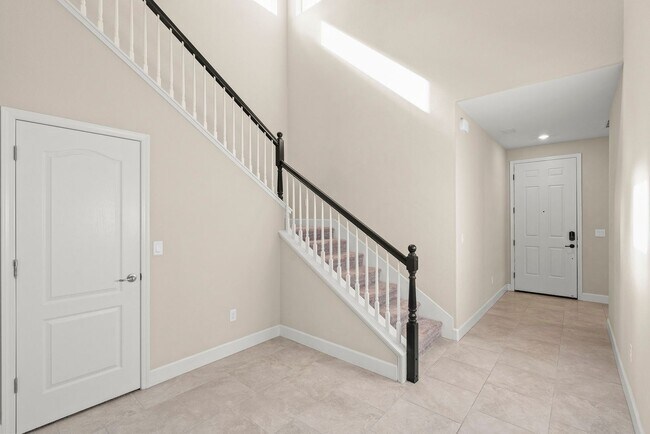 Building Photo - Multi Generational Living with 4 bedrooms ...