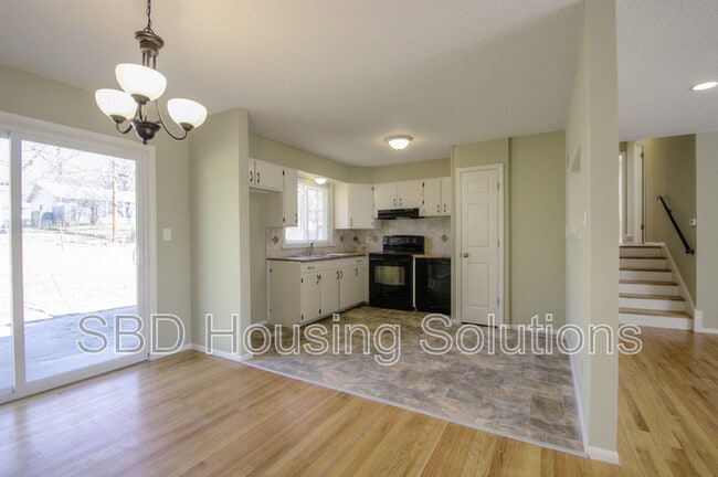 Building Photo - 9313 Palmer Ave