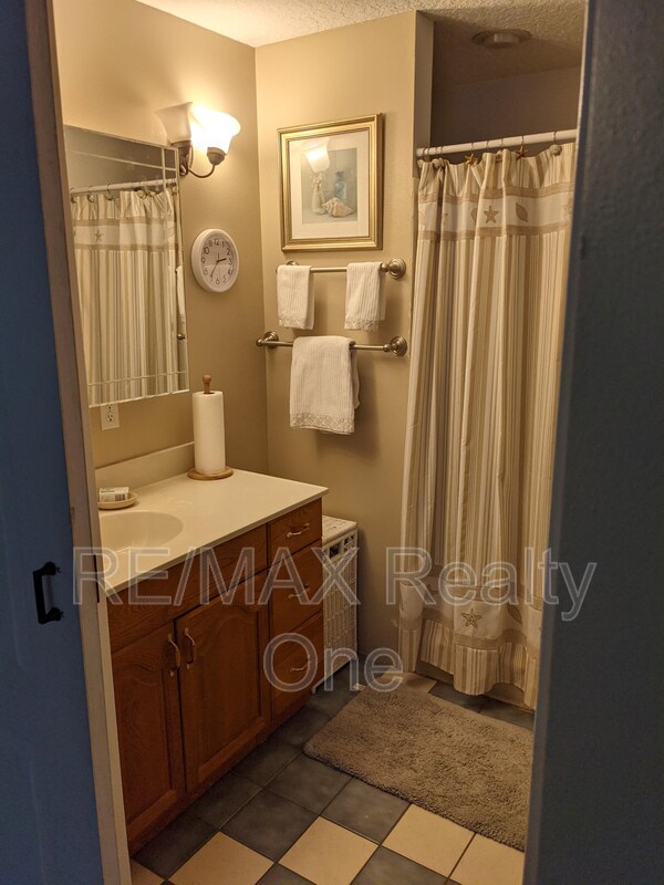 Foto del edificio - 7158 N Heather Dr