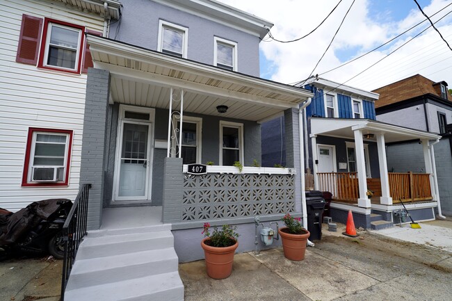 Building Photo - 407 S Claymont St