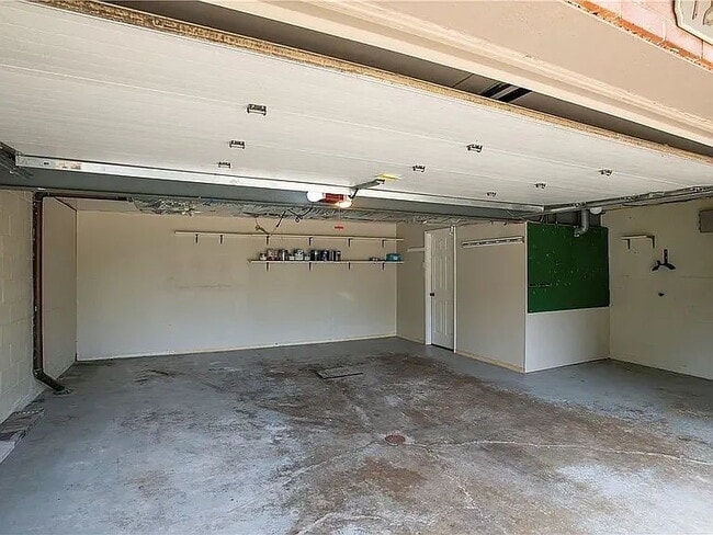 Foto del edificio - Charming 4-Bed Retreat with Finished Basem...