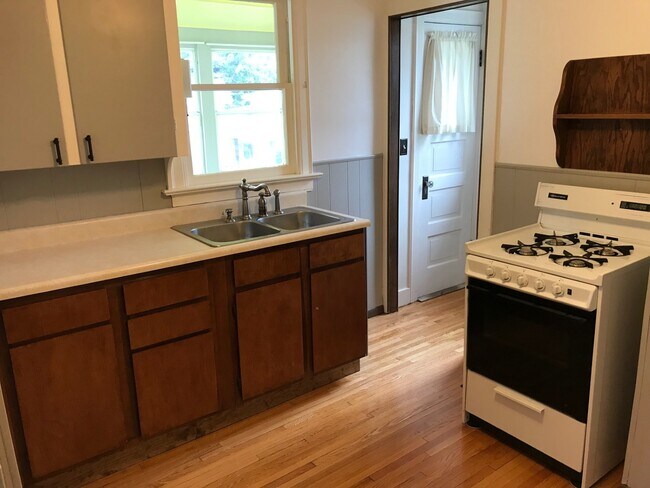 Foto del edificio - 421 Montpelier Ave