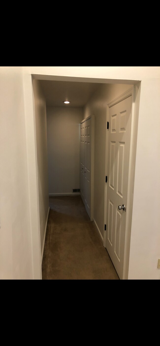 Building Photo - 705 Monroe St