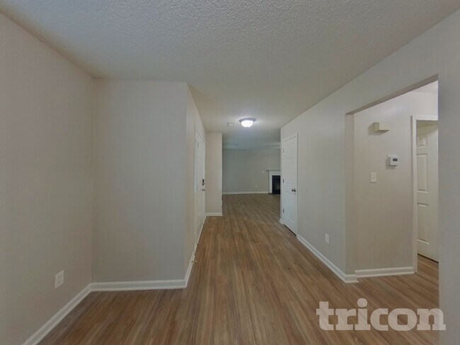 Foto del edificio - 2921 Barbee Ct