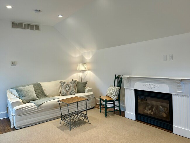 Great Room W/Gas Fireplace - 120 Willow St