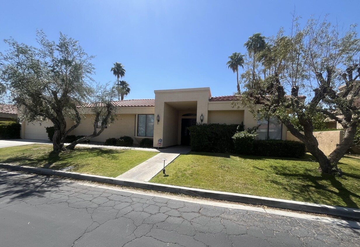 Primary Photo - 11 Mission Palms Dr W