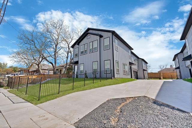 Building Photo - 308 E 7th St