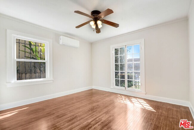 Foto del edificio - 942 N Croft Ave