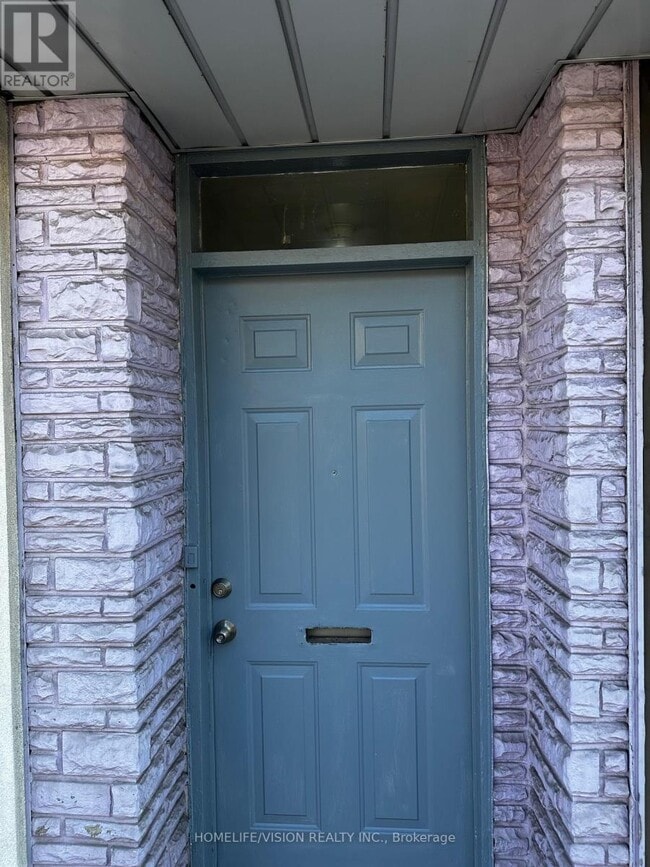 Photo du bâtiment - 2877 St Clair Ave E