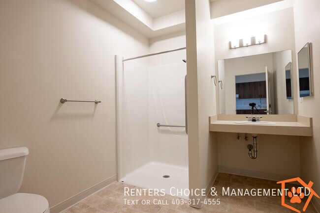 Photo du bâtiment - Senior Living in The Edwards - 1 Bedroom, Pet Friendly