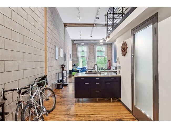 Building Photo - 801 N Washington Ave