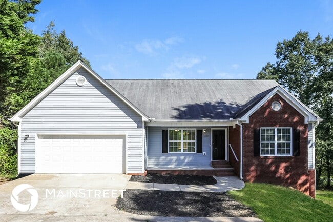 Building Photo - 2207 Clarendon Ct NE