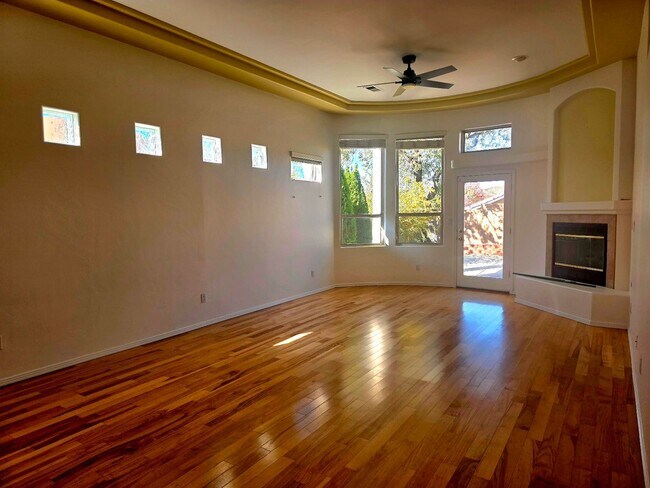 Foto del edificio - 3-Bedroom, 2-Bathroom Home in Desirable Fa...