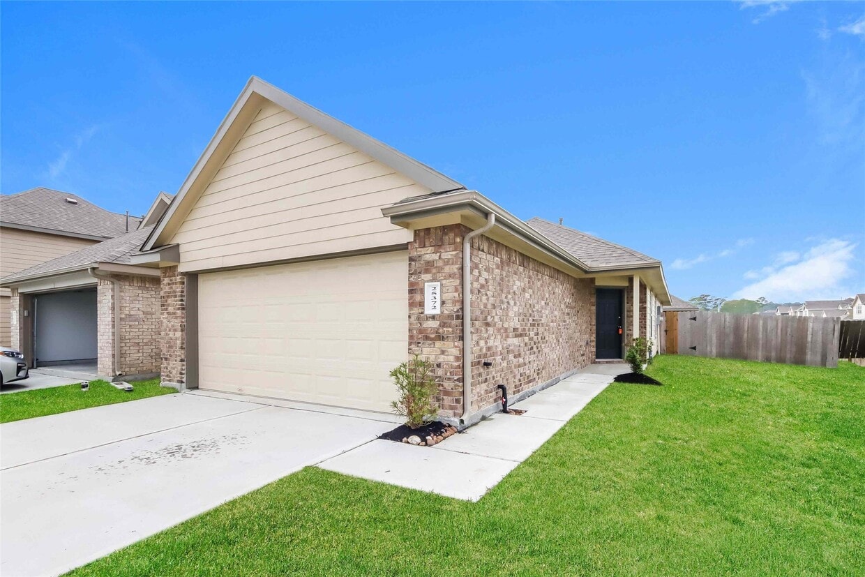 Primary Photo - 25372 Claremont Hills Ln
