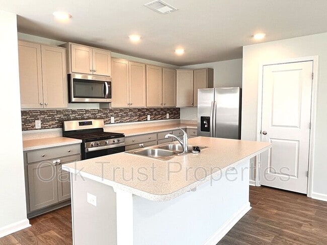 Building Photo - 129 Spencer Cir