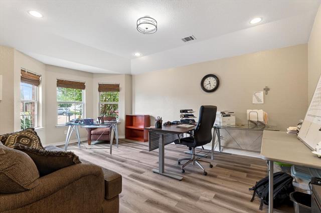 Foto del edificio - 2129 Megan Creek Dr
