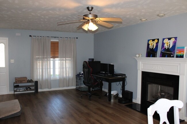 Building Photo - Beautiful Home in Hubert