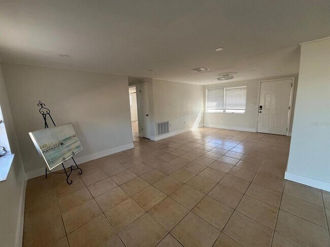 Building Photo - 3517 Garfield Dr