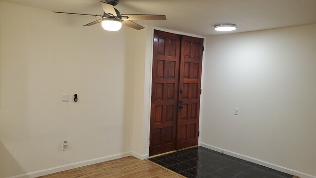Building Photo - 5334 Lindley Ave