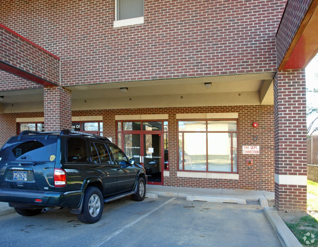 Foto del edificio - 325-333 E Main St