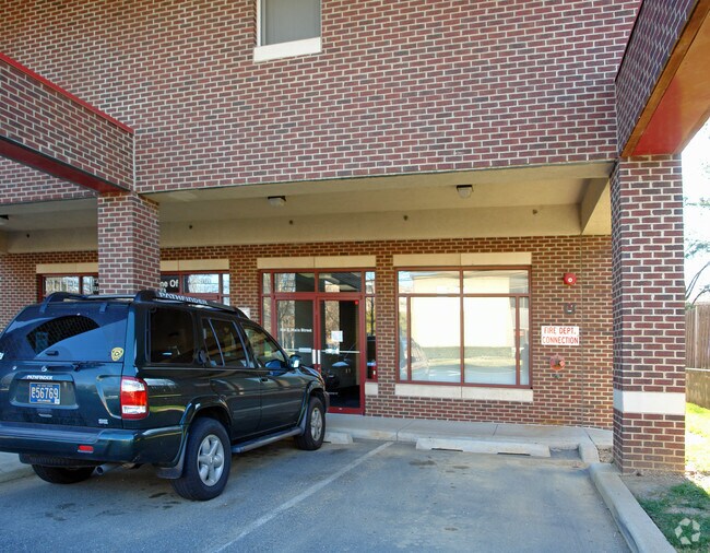Foto del edificio - 325-333 E Main St