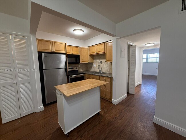 Foto del edificio - 4050 NE 12th Terrace