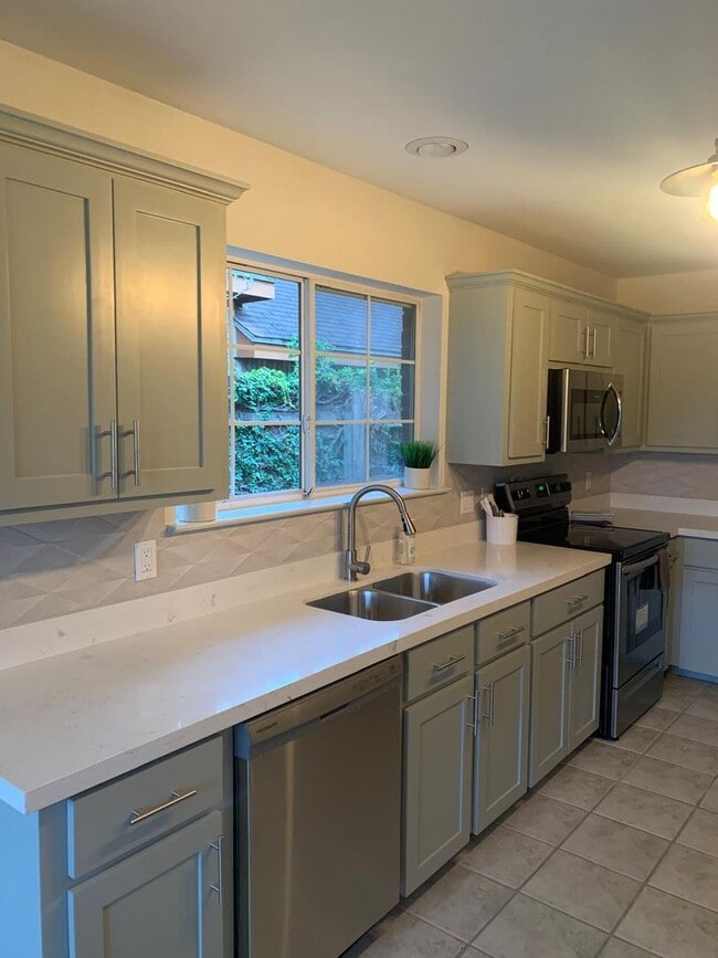 Building Photo - Cozy McAllen Home with Big Yard