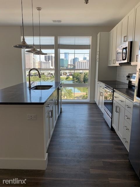 Foto del edificio - 3 br, 2 bath  - 735 Main Ln