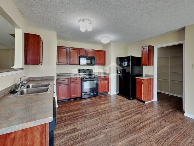 Foto del edificio - 2170 Bridlewood Dr