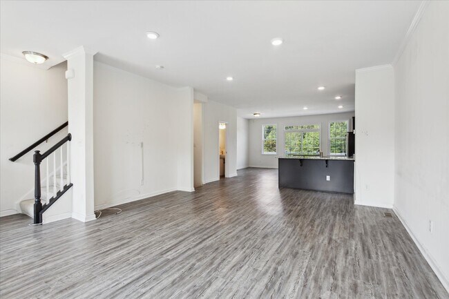 Building Photo - 132 Daybeacon St