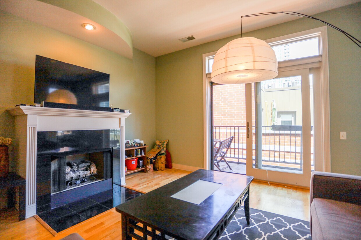 Primary Photo - 560 W Fulton St