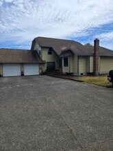 Building Photo - 209 Newaukum Golf Dr
