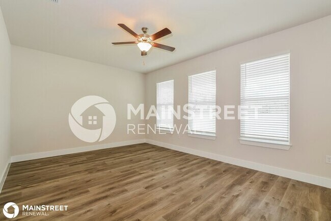 Building Photo - 301 S Pine Street, Deland, FL 32724