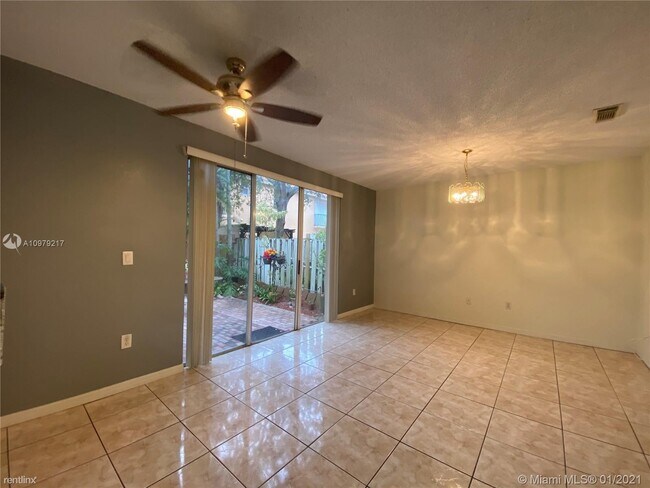 Foto del edificio - 3 br, 3 bath Townhome - 15885 NW 16th Ct