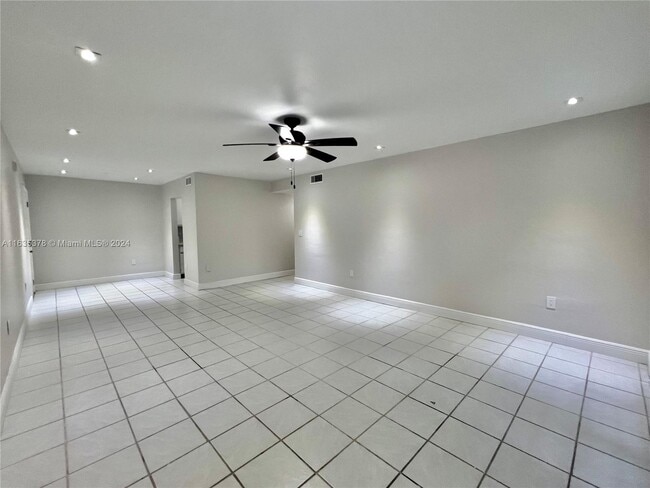 Building Photo - 9404 SW 77th Ave