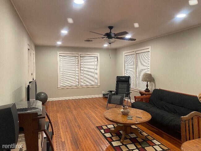 Building Photo - 4 br, 2 bath House - 711 Chicago Blvd