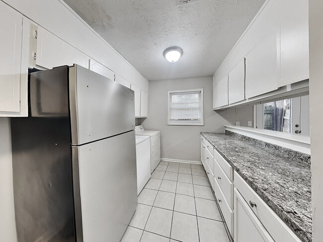 Building Photo - 1829 Whitehall Forest Ct SE