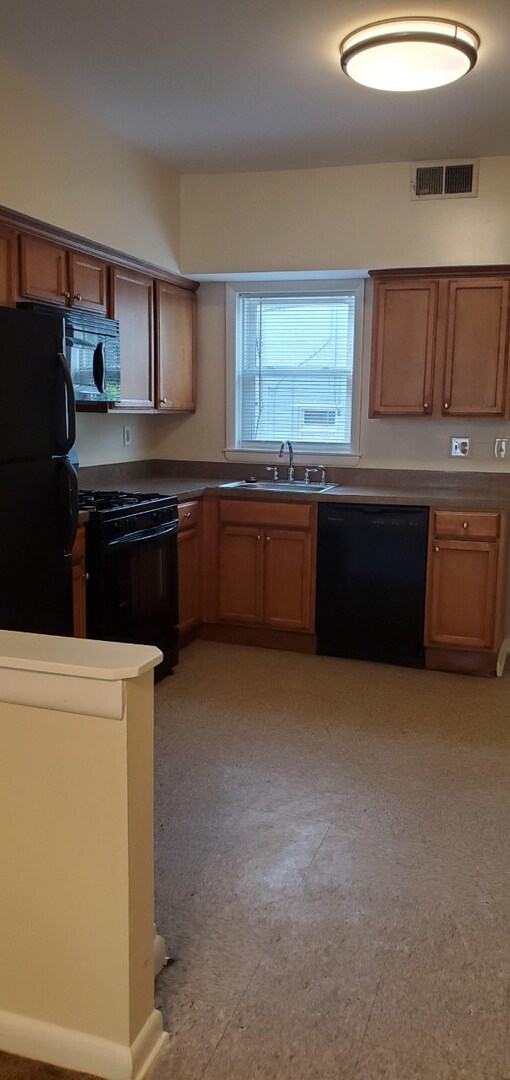 Building Photo - 2 Bed/1 Bath townhome in Washington Villag...