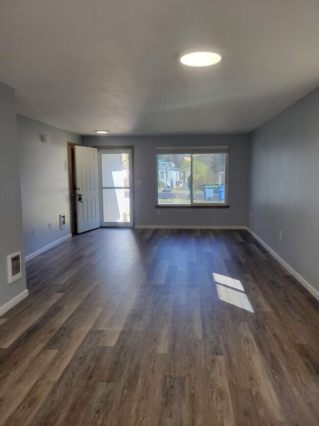 Building Photo - Newly renovated 1-story home in Bonney Lake
